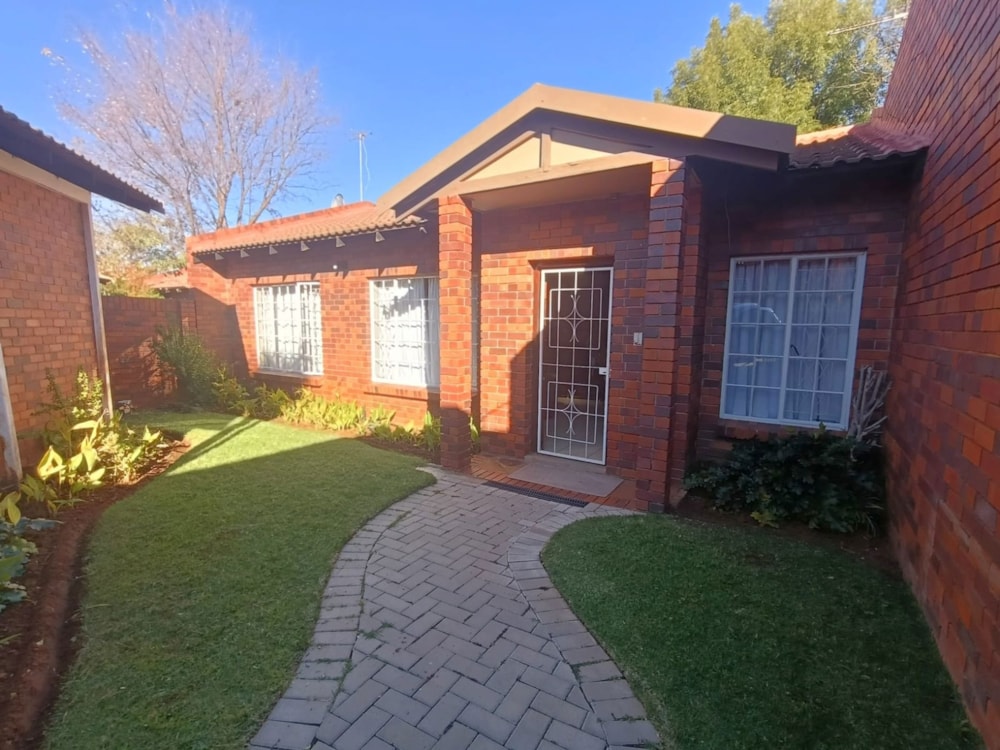 Townhouse to rent in Langenhovenpark - 1BX1742778 Townhouse to rent in Langenhovenpark - 1BX1742778