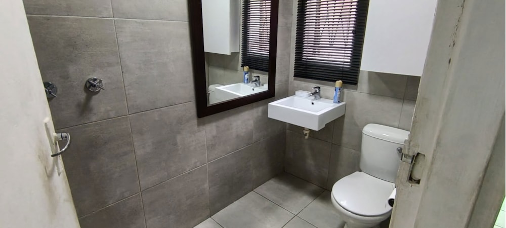 House for sale in Westridge, Mitchells Plain - 1MN1737089 House for sale in Westridge, Mitchells Plain - 1MN1737089