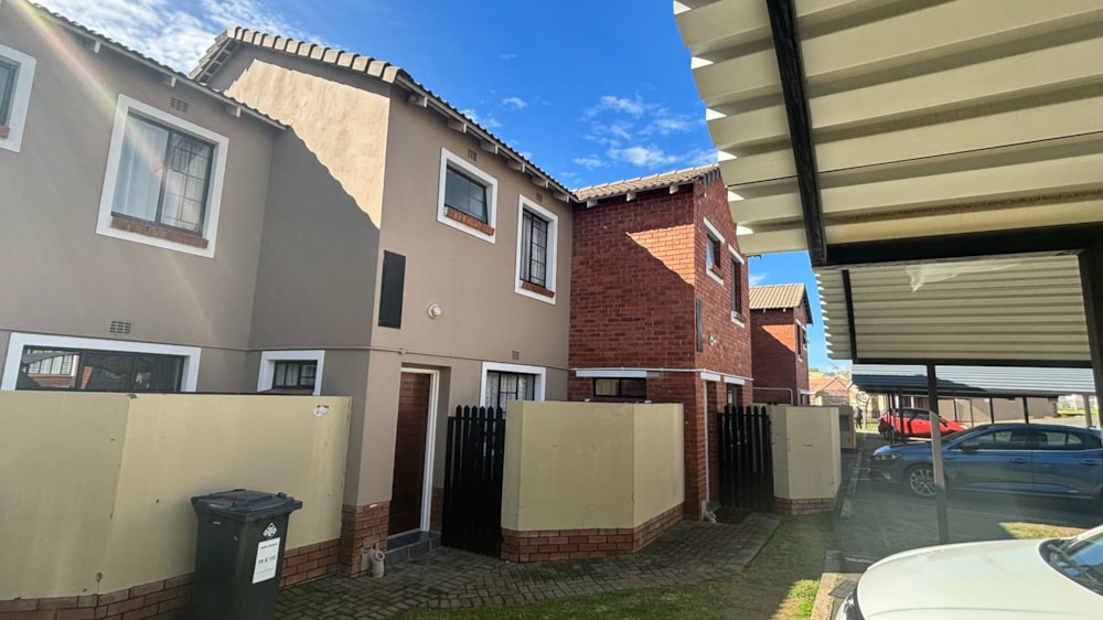 Townhouse for sale in Hillside, Bloemfontein - 1BX1742762