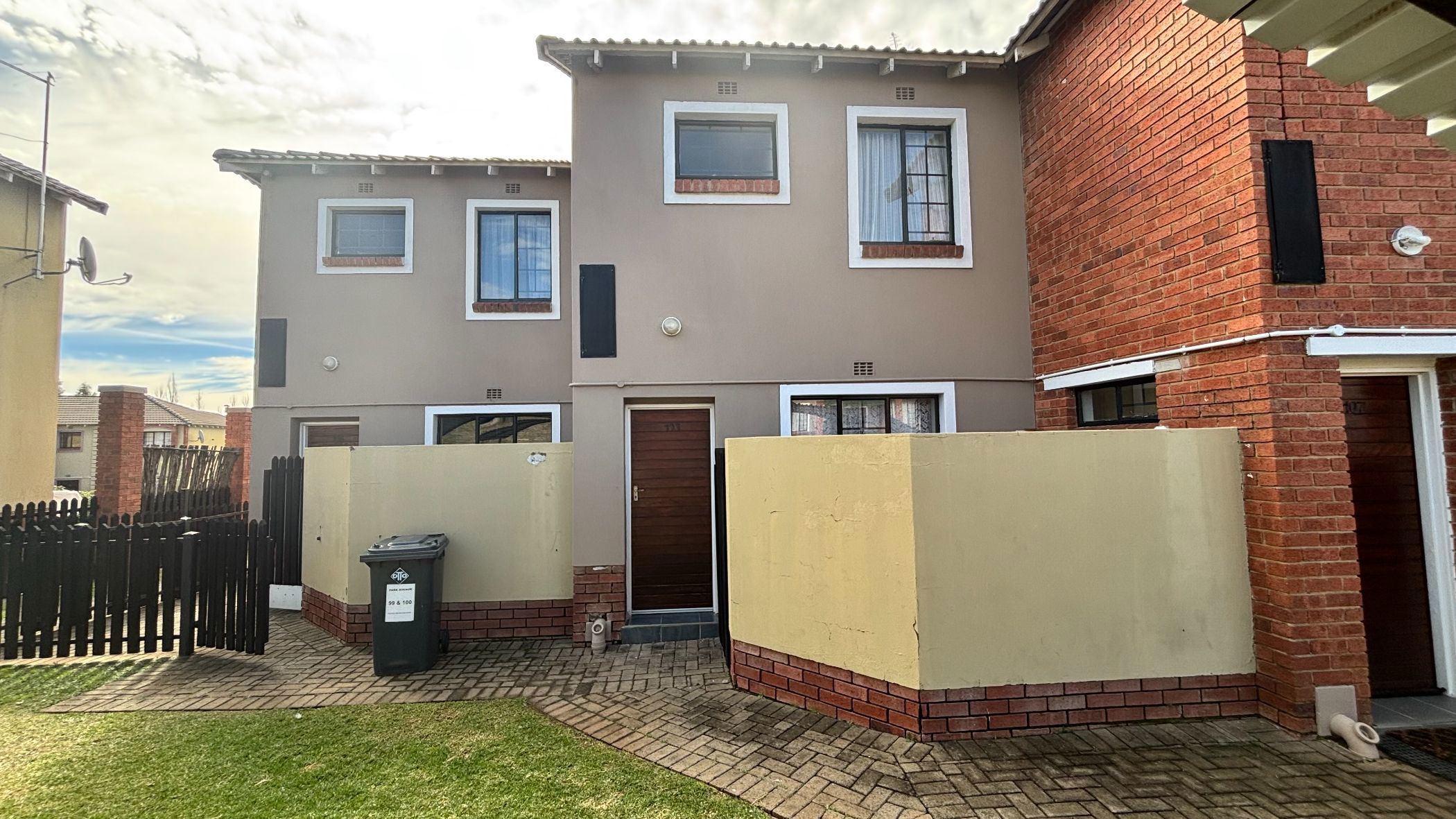 Townhouse for sale in Hillside, Bloemfontein - 1BX1742762