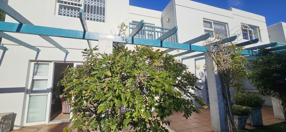 Townhouse for sale in Summerstrand - 1PLZ1740860 Townhouse for sale in Summerstrand - 1PLZ1740860