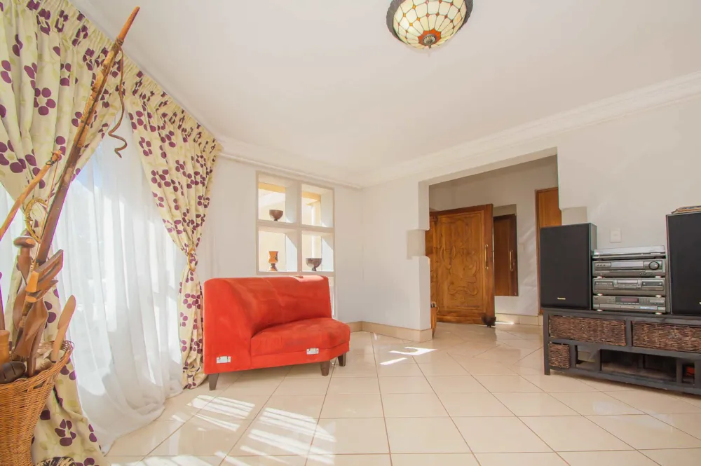Double-storey house for sale in Noordheuwel - 1KR1743005 Double-storey house for sale in Noordheuwel - 1KR1743005