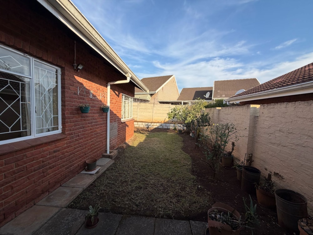 Townhouse to rent in Hayfields - 1PM1741921