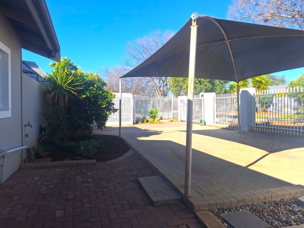 Semi-detached house for sale in Fichardt Park - 1BX1742733 Semi-detached house for sale in Fichardt Park - 1BX1742733