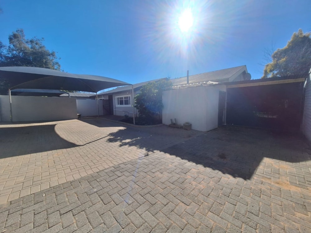 Semi-detached house for sale in Fichardt Park - 1BX1742733 Semi-detached house for sale in Fichardt Park - 1BX1742733