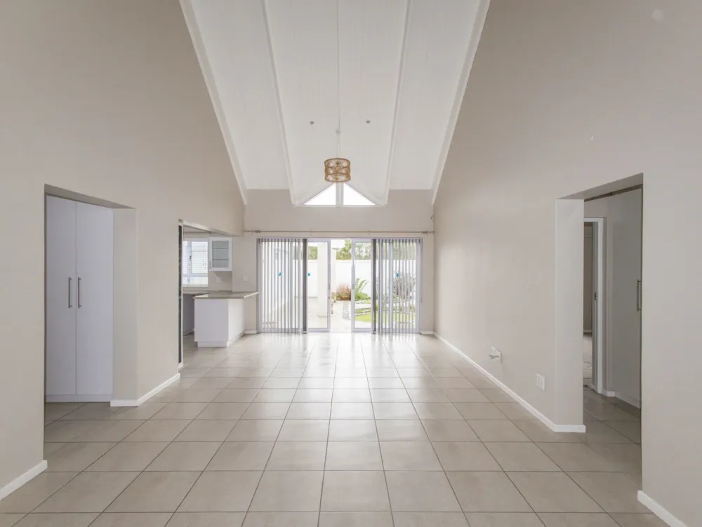 House let in Sandbaai - ONL1740859