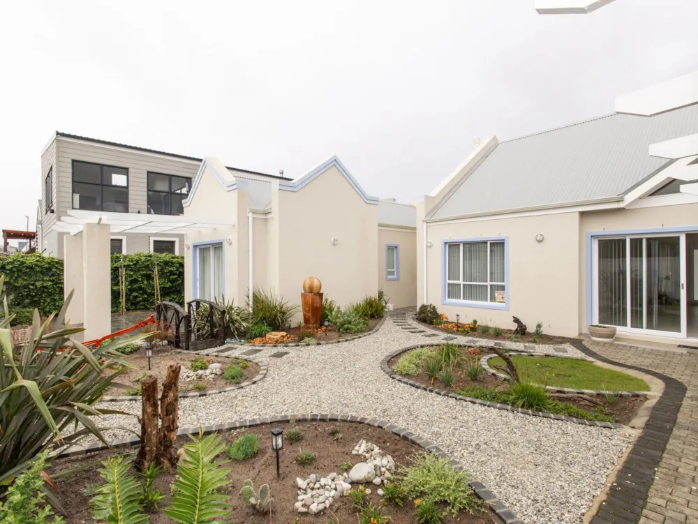 House let in Sandbaai - ONL1740859