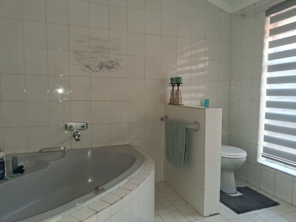 House for sale in Petersfield - 1SP1744393