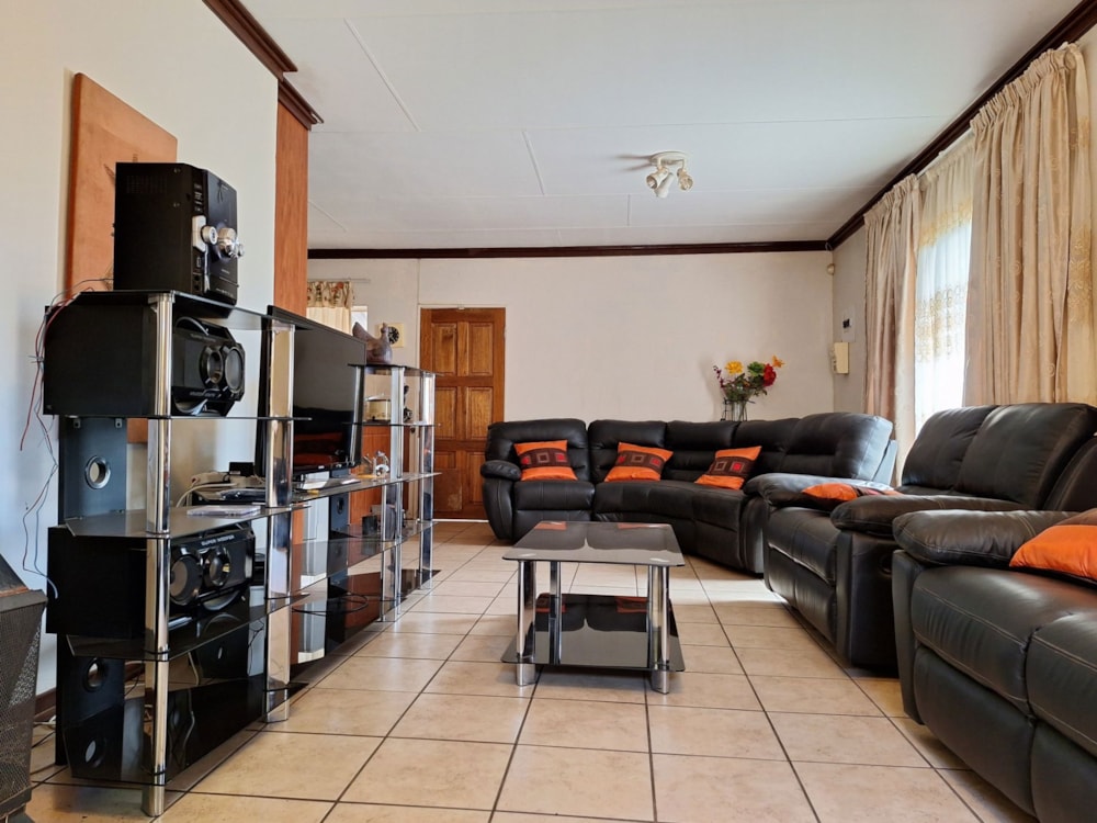 House for sale in Lydenburg (Mashishing) - 1LY1742176 House for sale in Lydenburg (Mashishing) - 1LY1742176