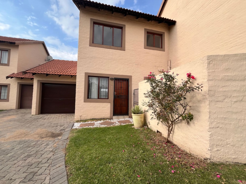 Townhouse for sale in Noordwyk - MR1742126