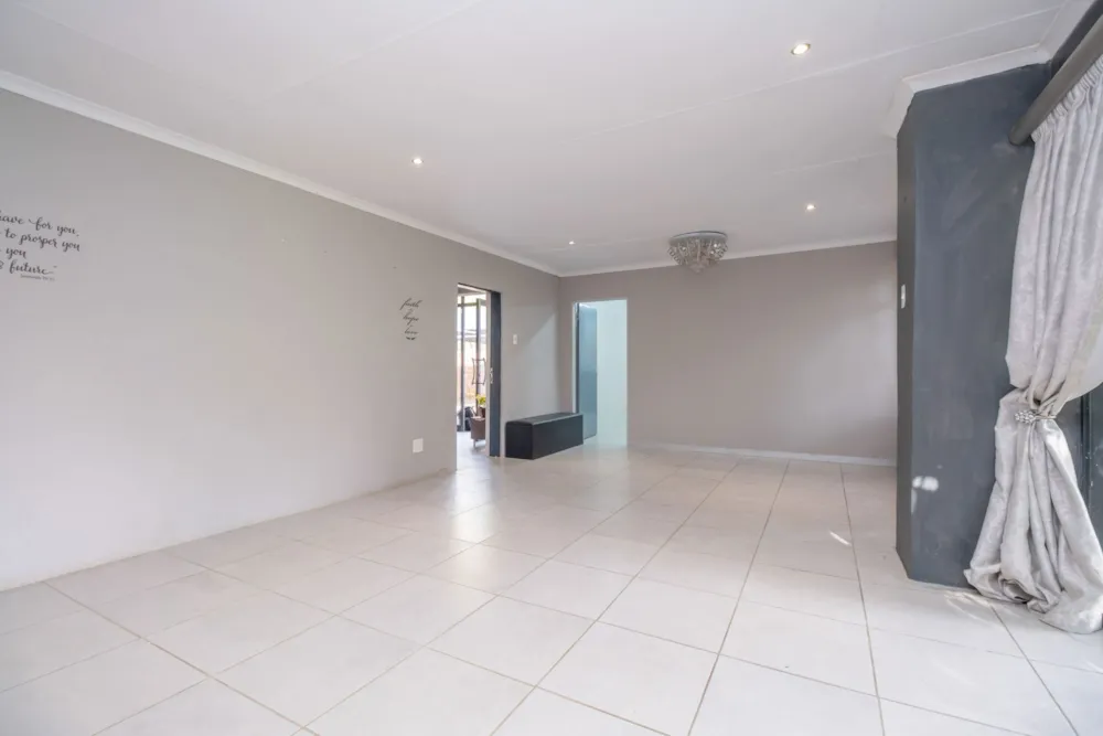 Commercial business for sale in Krugersdorp North - 1KR1744073 Commercial business for sale in Krugersdorp North - 1KR1744073