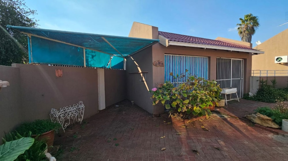 Townhouse for sale in Uitsig, Bloemfontein - 1BX1741787 Townhouse for sale in Uitsig, Bloemfontein - 1BX1741787