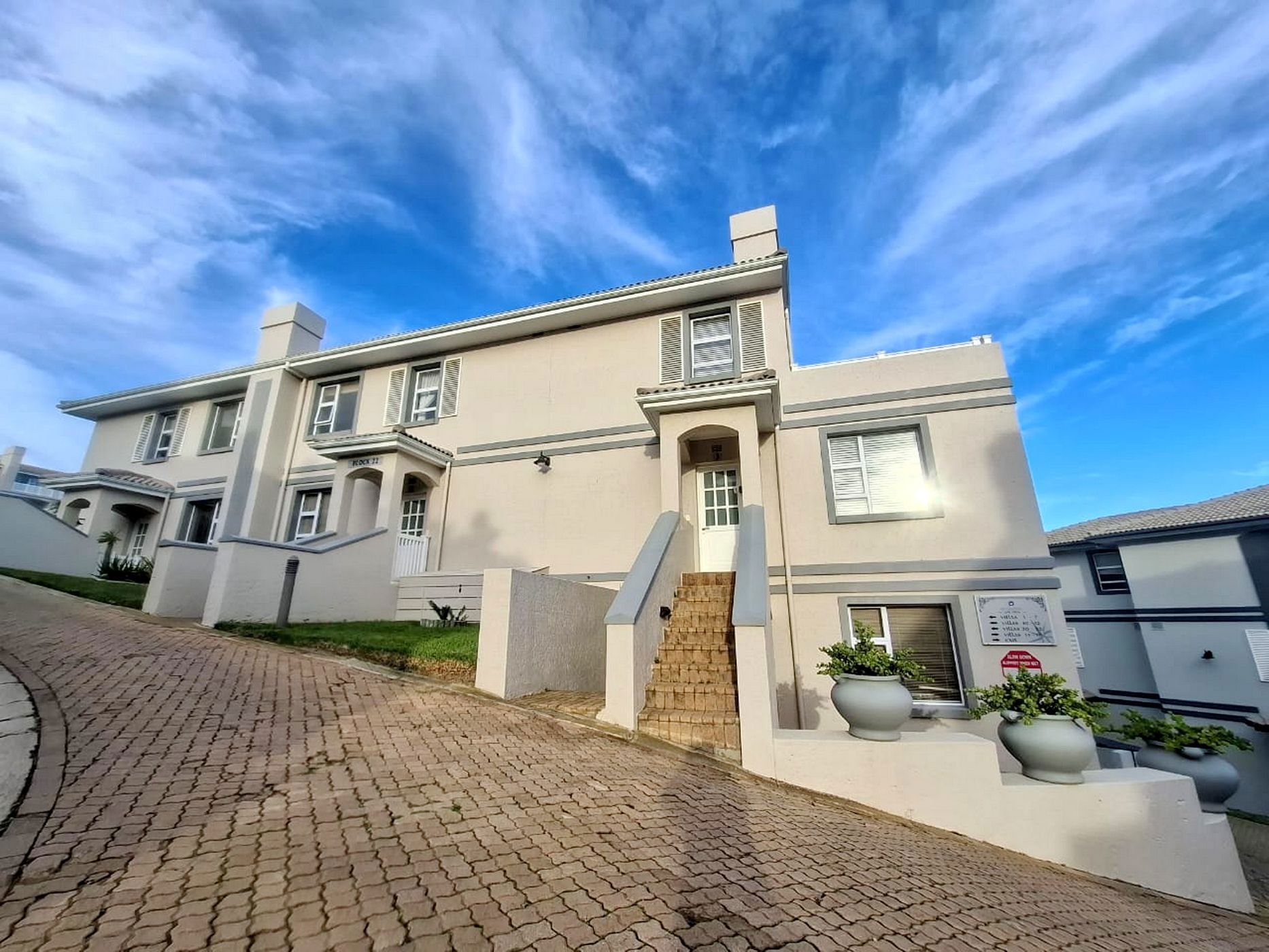 Apartment to rent in Pinnacle Point Golf Estate - 1MB1742397