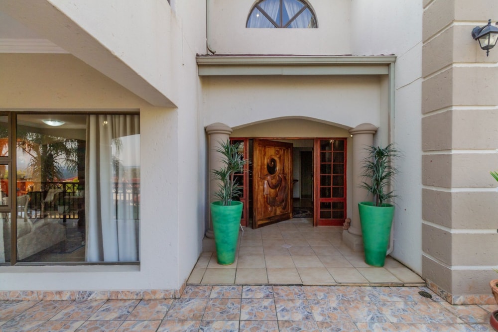 Security estate home for sale in Kosmos Ridge - 1HR1744523 Security estate home for sale in Kosmos Ridge - 1HR1744523