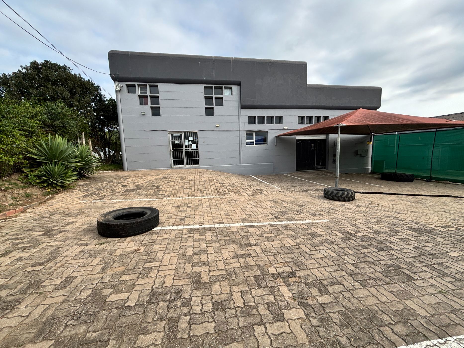 Commercial business to rent in East Bank - 1PF1741849