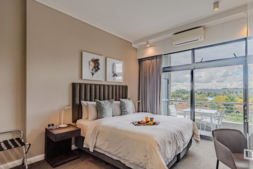 Bachelor apartment for sale in Menlyn - PT1730386 Bachelor apartment for sale in Menlyn - PT1730386