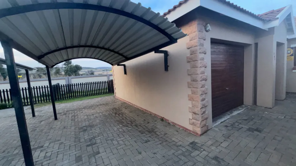 Townhouse for sale in Hillside, Bloemfontein - 1BX1743583
