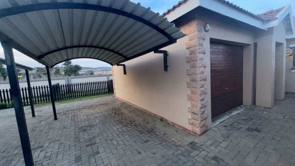 Townhouse for sale in Hillside, Bloemfontein - 1BX1743583 Townhouse for sale in Hillside, Bloemfontein - 1BX1743583
