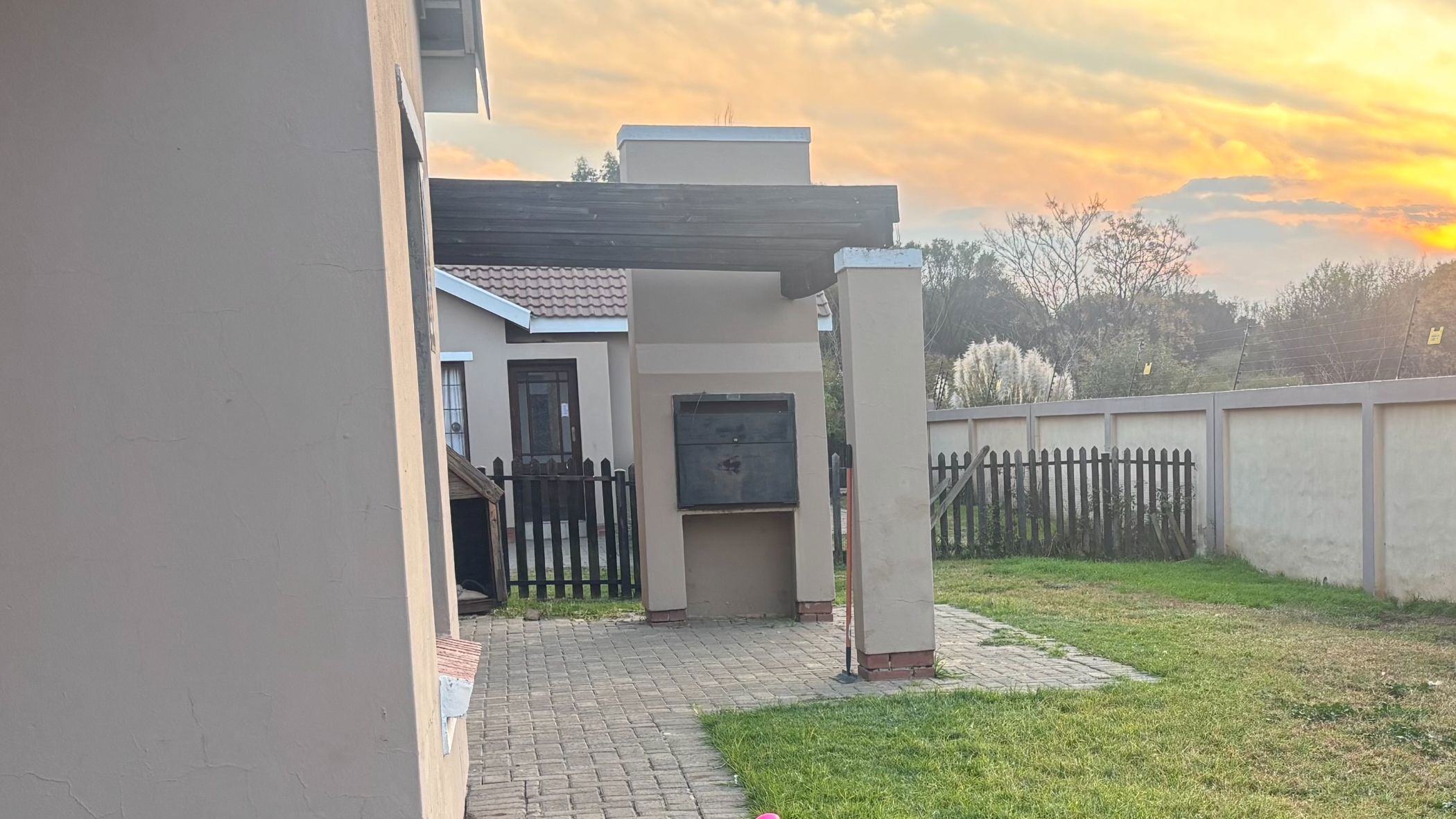 Townhouse for sale in Hillside, Bloemfontein - 1BX1743583