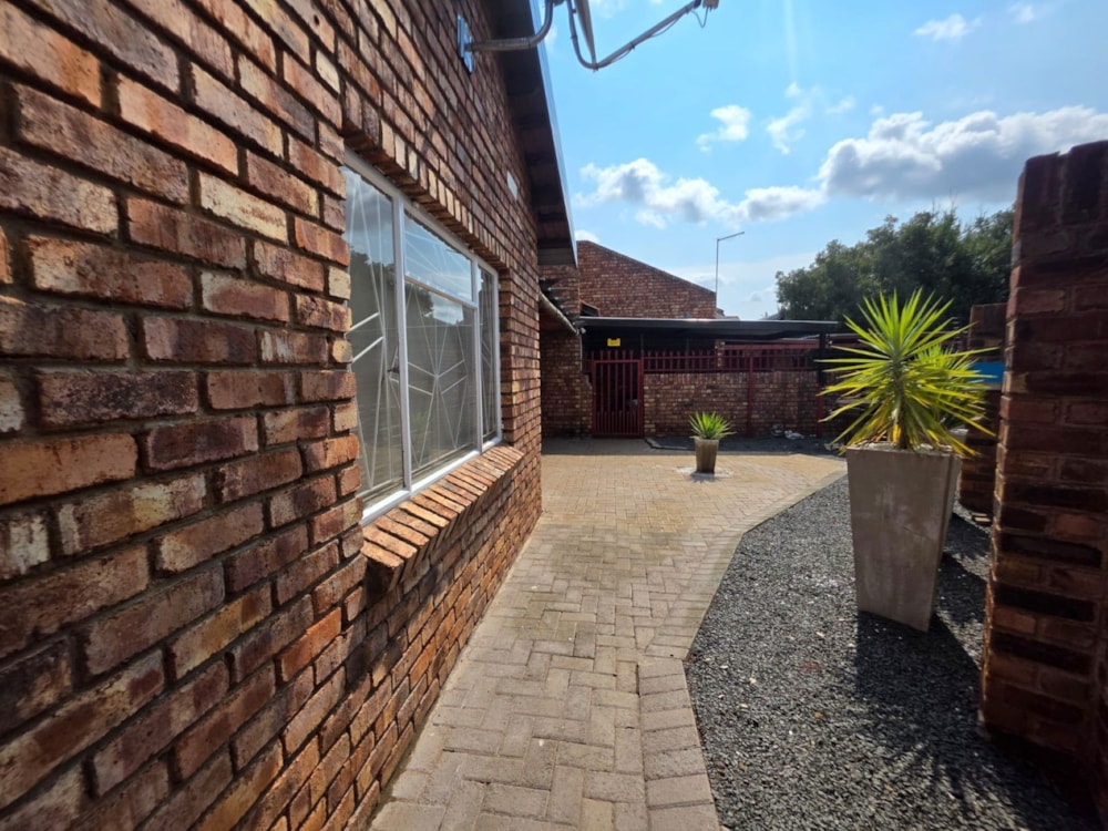Townhouse for sale in New Park - 1KJ1742166