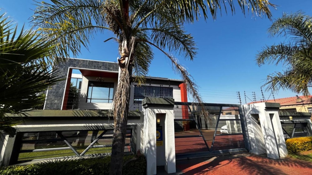Double-storey house to rent in Aerorand - 1MD1742657 Double-storey house to rent in Aerorand - 1MD1742657