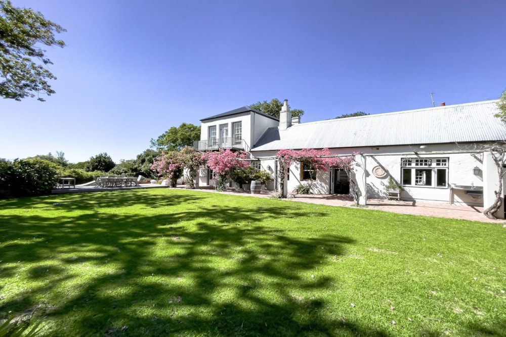 House to rent in Constantia, Cape Town - RBL1743955 House to rent in Constantia, Cape Town - RBL1743955