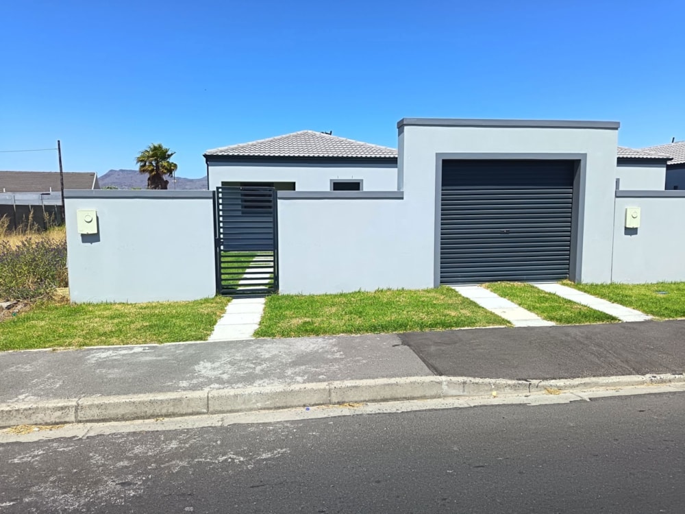 House for sale in Grassy Park - 1OT1668846 House for sale in Grassy Park - 1OT1668846