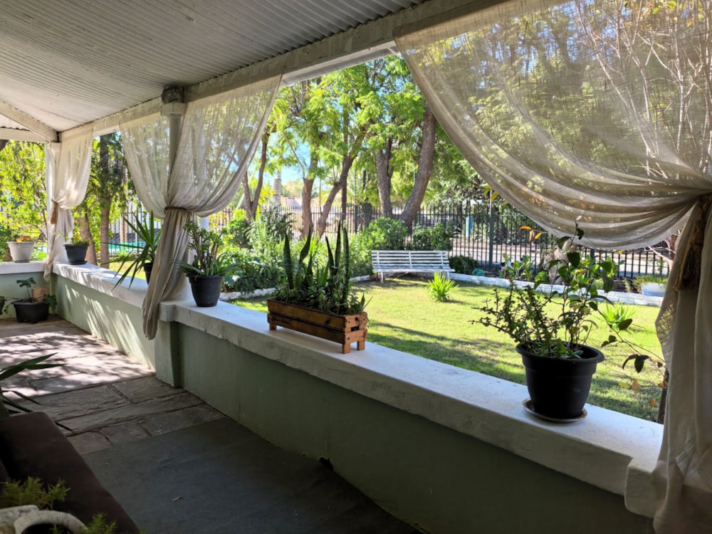 House for sale in Middedorp, Beaufort West - 1KK1742758 House for sale in Middedorp, Beaufort West - 1KK1742758