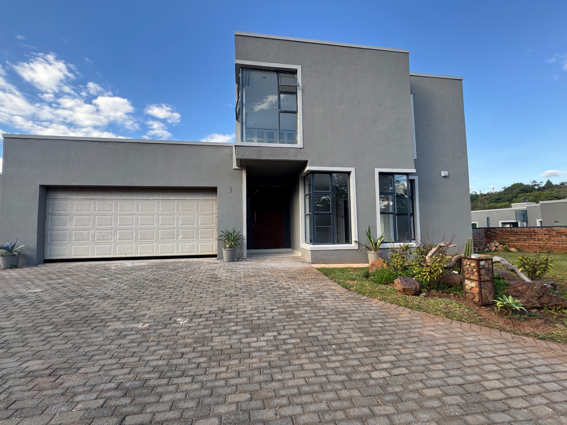 Double-storey apartment to rent in Glen Lorne, Zimbabwe - 3ZB1722881