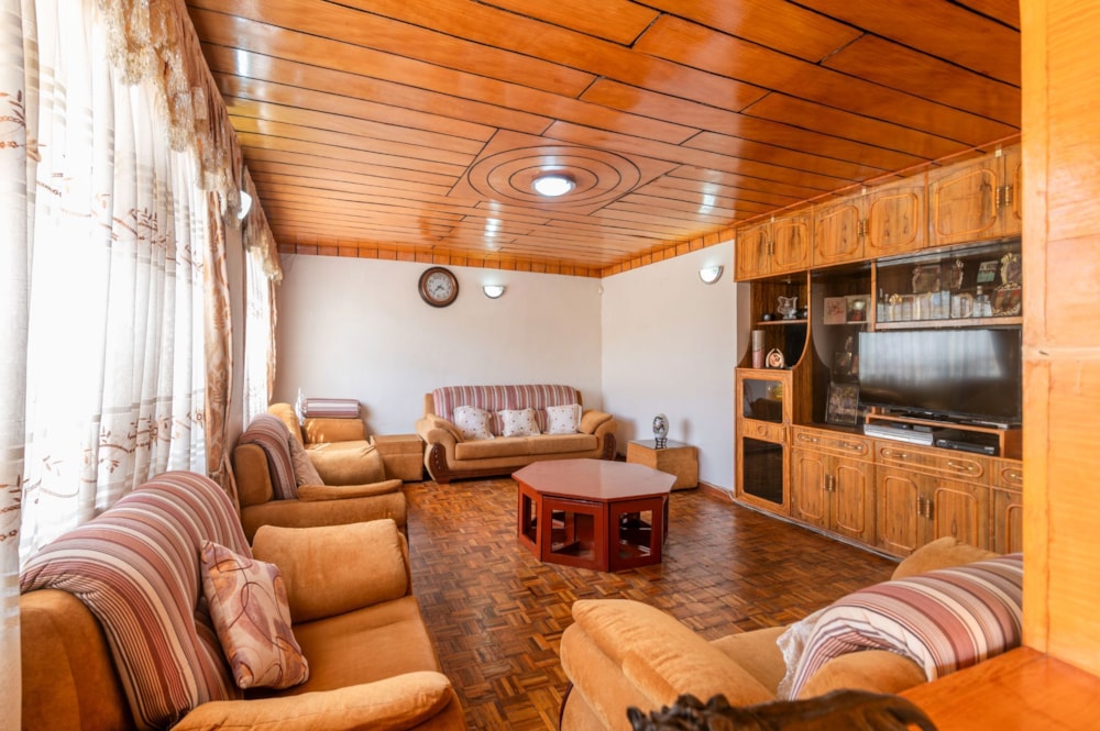 Double-storey house for sale in Thika Road, Kenya - 3KE1742203 Double-storey house for sale in Thika Road, Kenya - 3KE1742203