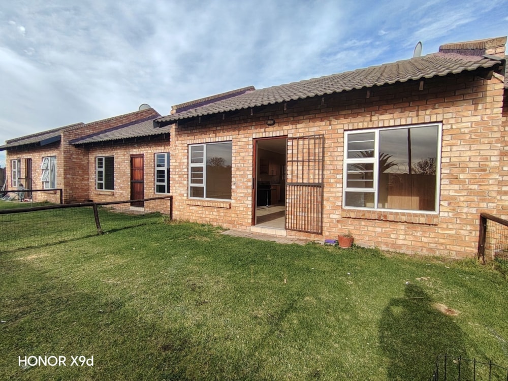 Townhouse to rent in Riversdale, Meyerton - 1VT1735148