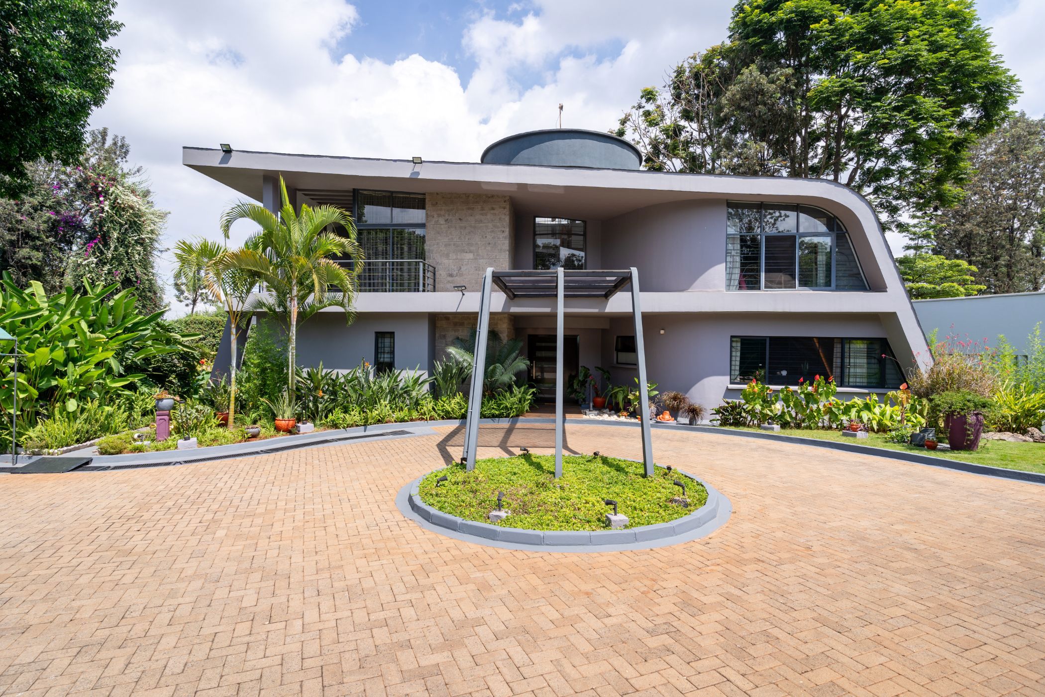 Multi-storey house to rent in Runda , Kenya - 3KE1740903
