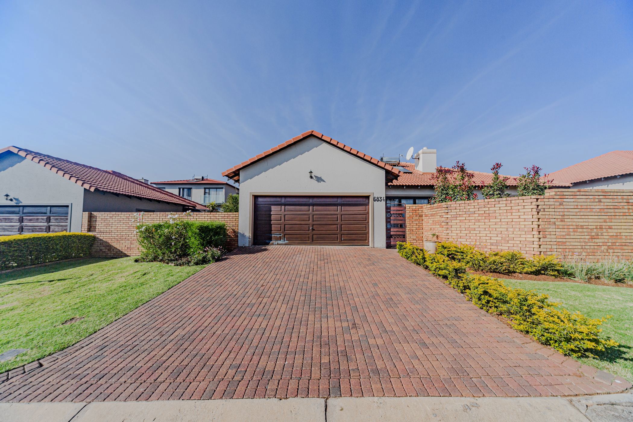 Double-storey house for sale in Monavoni - CN1741635
