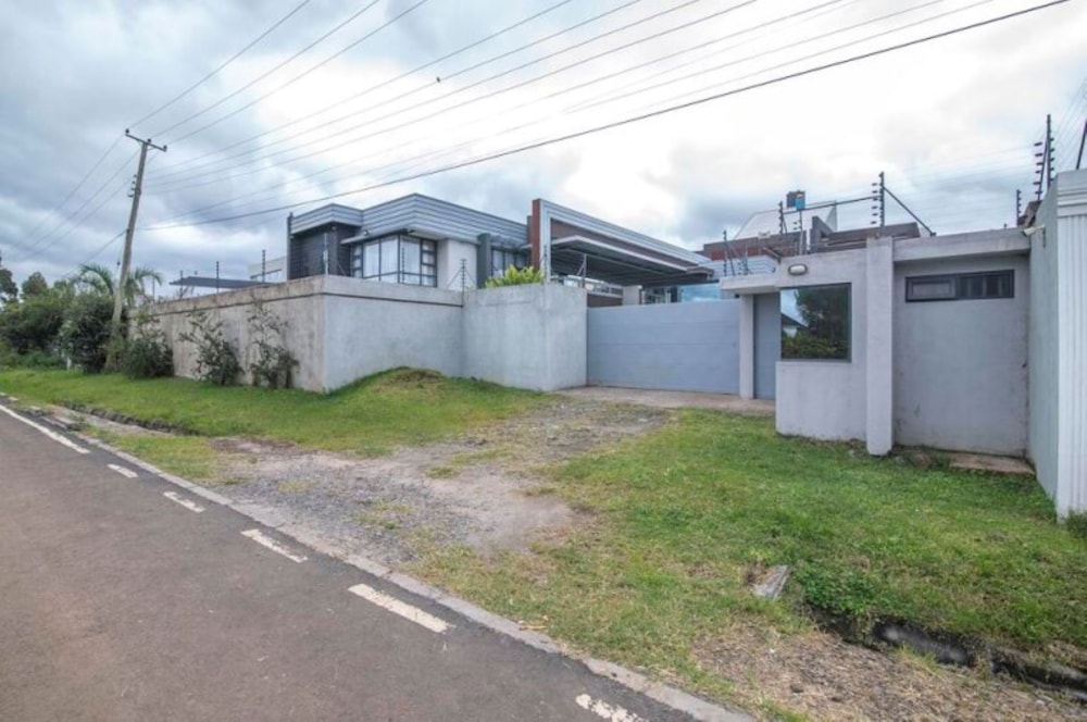 House for sale in Karen, Kenya - 3KE1740684 House for sale in Karen, Kenya - 3KE1740684