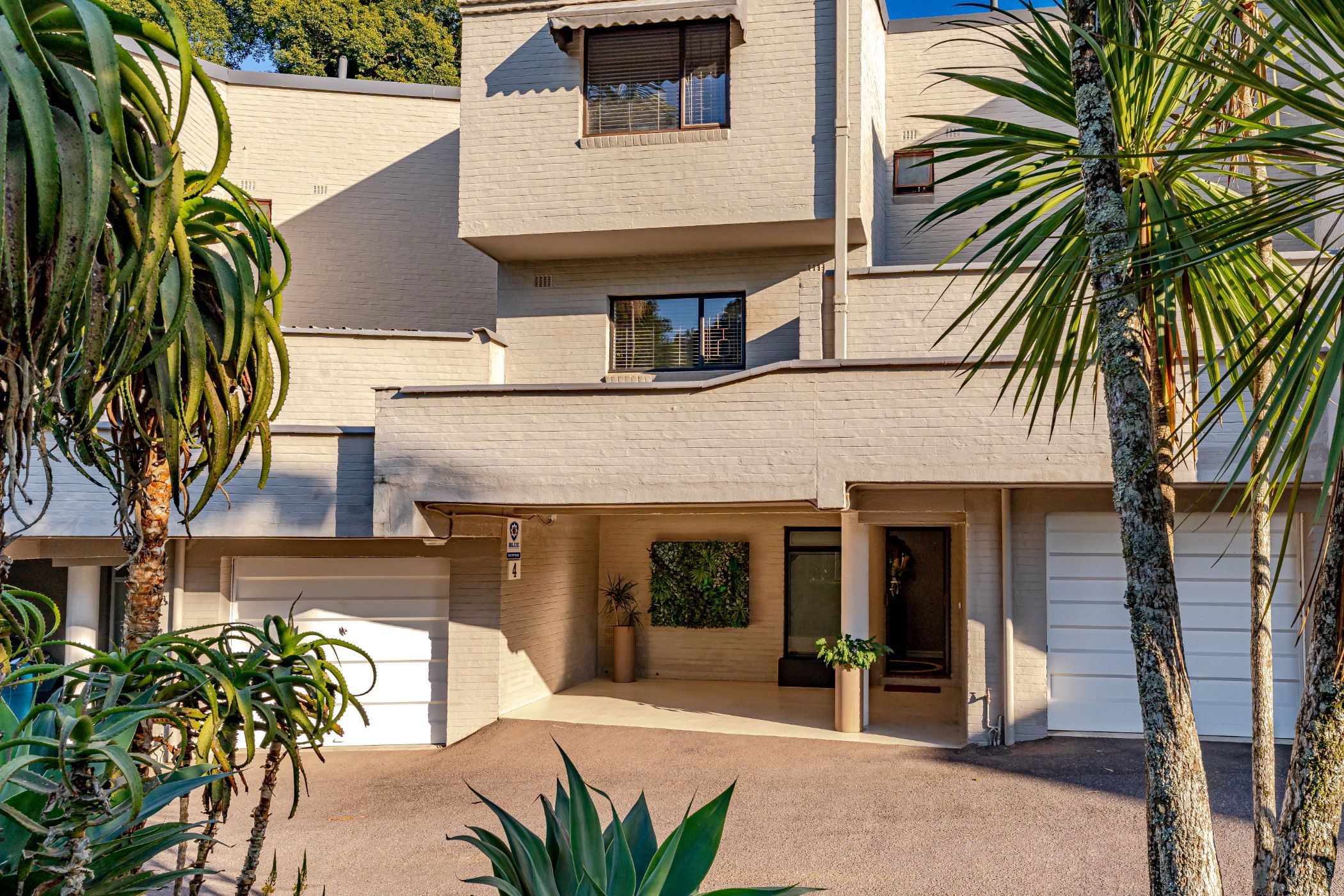 Townhouse for sale in Kloof - 1KF1742786