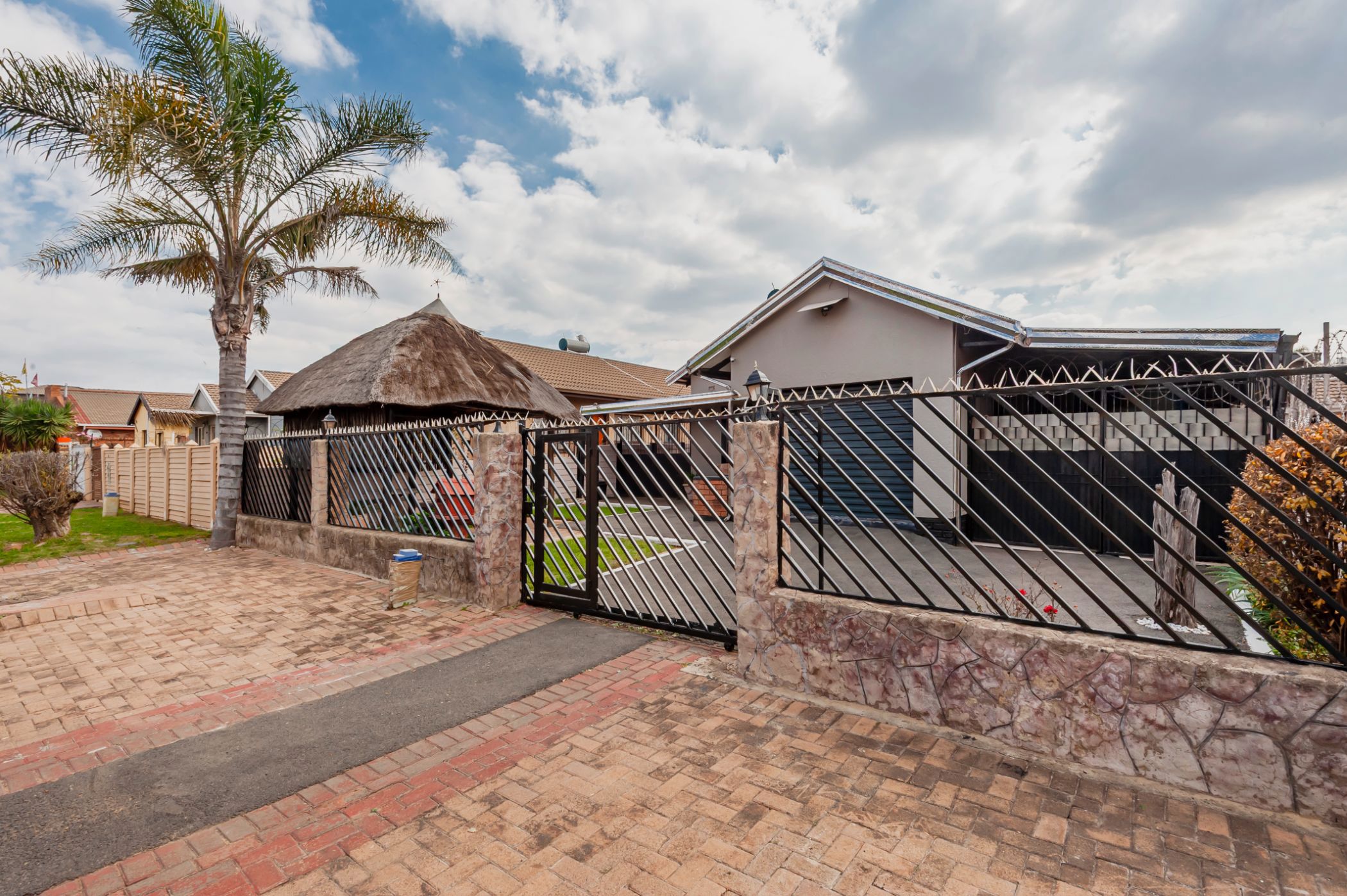 House for sale in Lenasia South - 1GV1741667