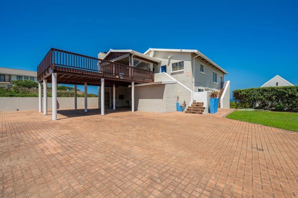 Double-storey house for sale in Oyster Bay, Eastern Cape - 1SA1741885 Double-storey house for sale in Oyster Bay, Eastern Cape - 1SA1741885
