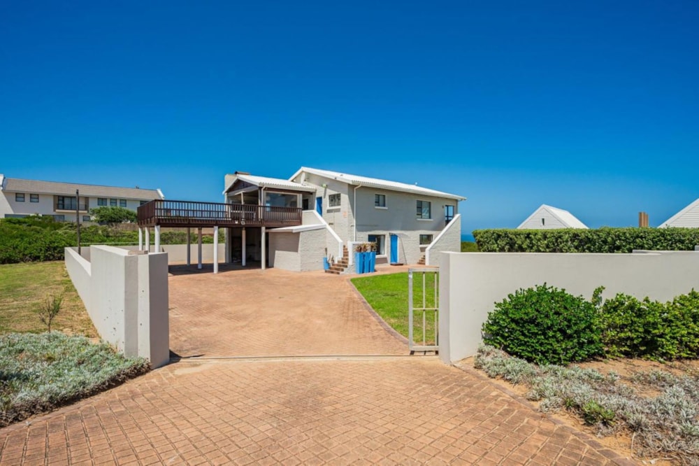 Double-storey house for sale in Oyster Bay, Eastern Cape - 1SA1741885 Double-storey house for sale in Oyster Bay, Eastern Cape - 1SA1741885