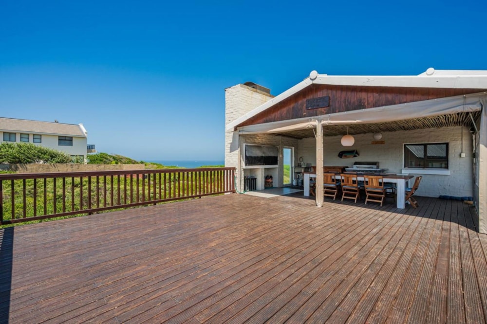 Double-storey house for sale in Oyster Bay, Eastern Cape - 1SA1741885 Double-storey house for sale in Oyster Bay, Eastern Cape - 1SA1741885
