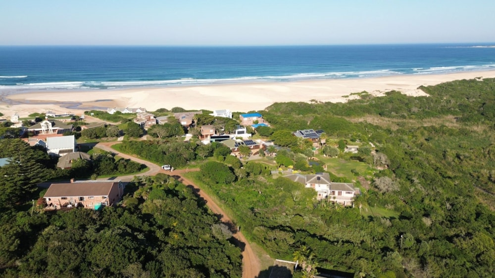 Double-storey house for sale in Oyster Bay, Eastern Cape - 1SA1741912 Double-storey house for sale in Oyster Bay, Eastern Cape - 1SA1741912