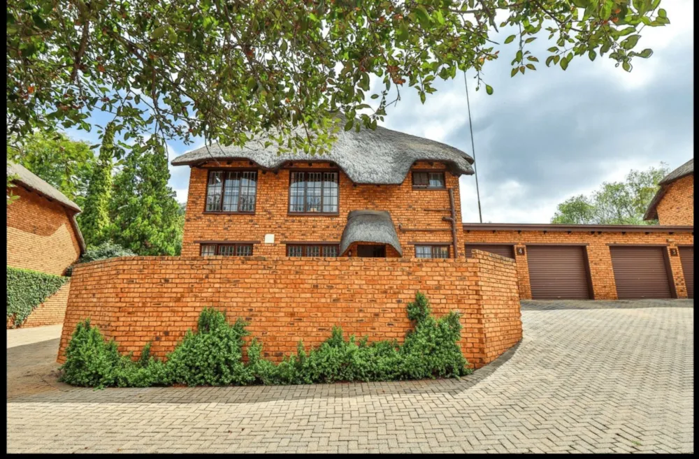 Townhouse for sale in Faerie Glen - PT1741967