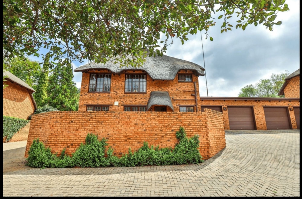 Townhouse for sale in Faerie Glen - PT1741967
