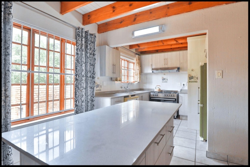 Townhouse for sale in Faerie Glen - PT1741967