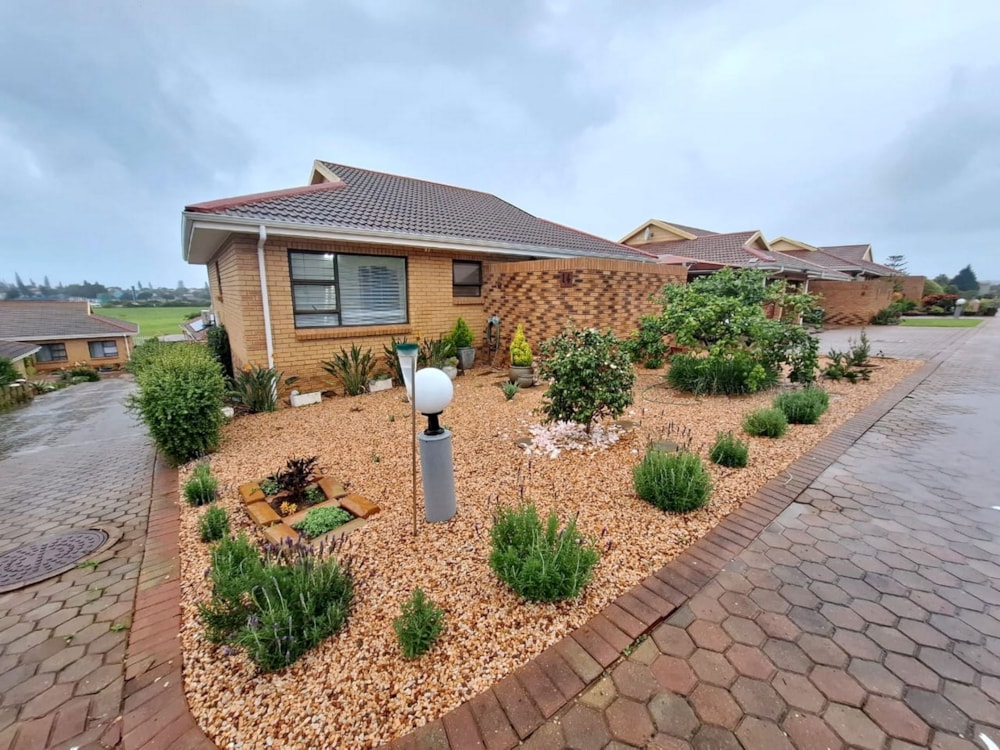 Townhouse to rent in Hartenbos - 1MB1742030