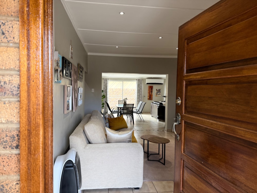Townhouse for sale in Kimberley - 1KJ1742101