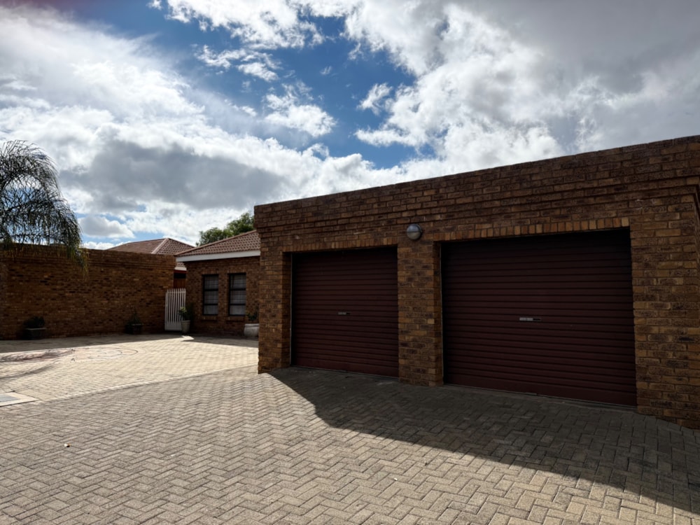Townhouse for sale in Kimberley - 1KJ1742101
