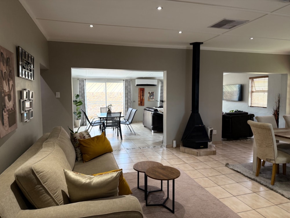 Townhouse for sale in Kimberley - 1KJ1742101