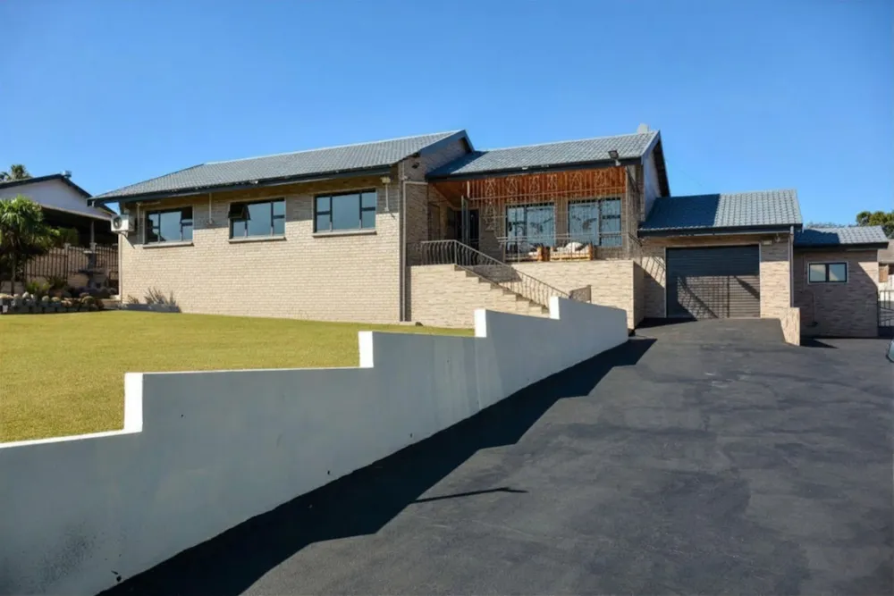 House for sale in Bisley - 1PM1742584