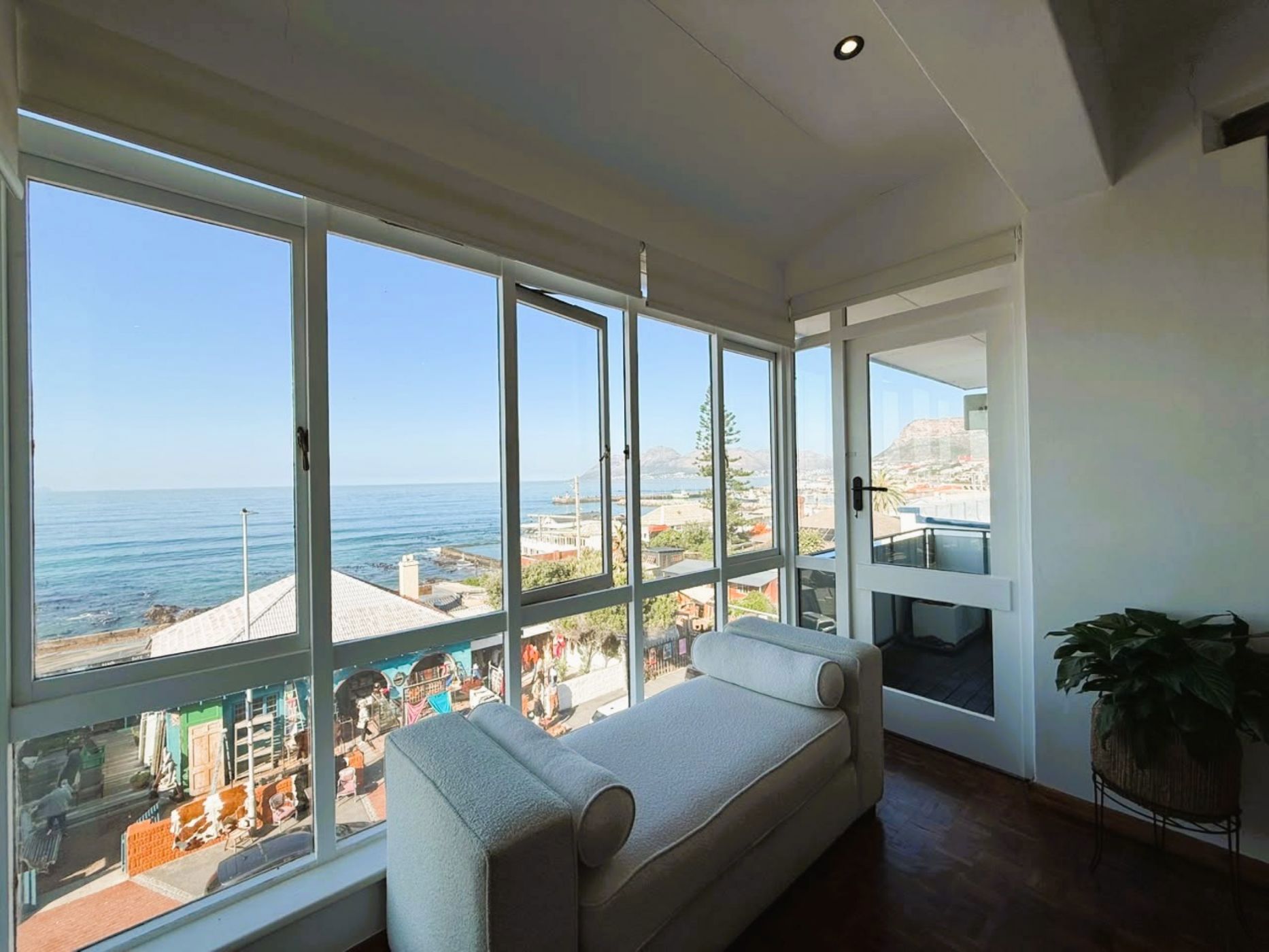 Studio apartment to rent in Kalk Bay - FHL1743608