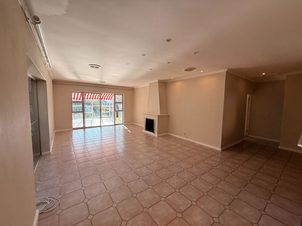 Cottage to rent in Constantia, Cape Town - RBL1742347 Cottage to rent in Constantia, Cape Town - RBL1742347